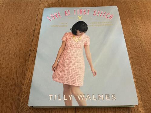 Tilly Walnes - Love at first stitch - prima staat, Boeken, Hobby en Vrije tijd, Zo goed als nieuw, Ophalen