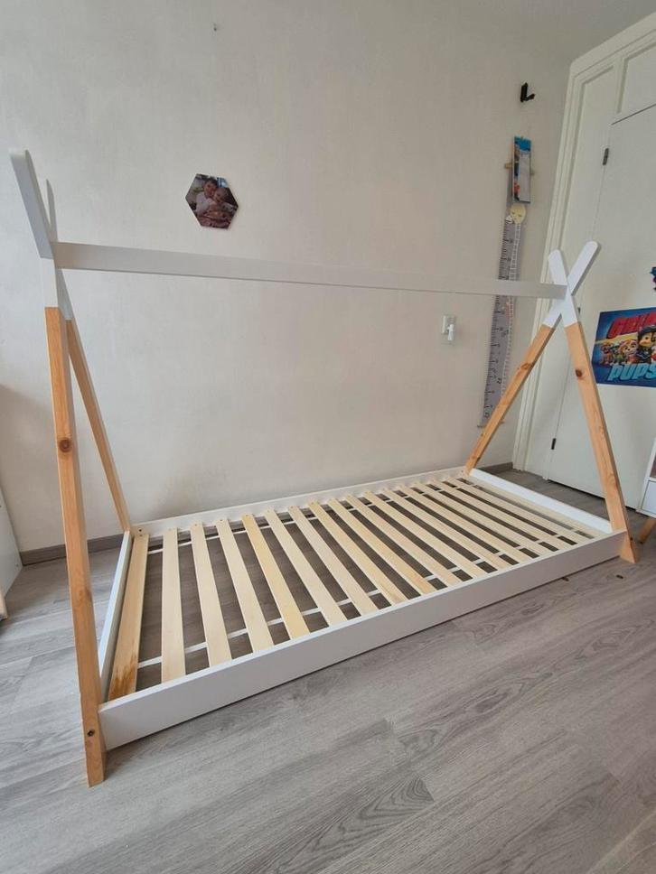 Tipi kinderbed, Kinderen en Baby's, Kinderkamer | Bedden, Zo goed als nieuw, 180 cm of meer, 85 tot 100 cm, Lattenbodem, Ophalen