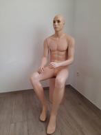 Mannequin assis pour militaria, Enlèvement