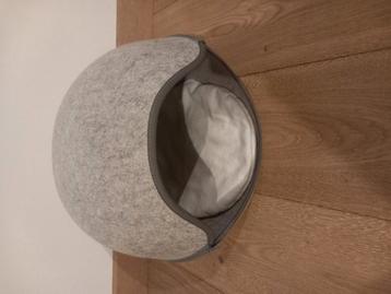 Schuilmand in vilt met kussentje  beschikbaar voor biedingen