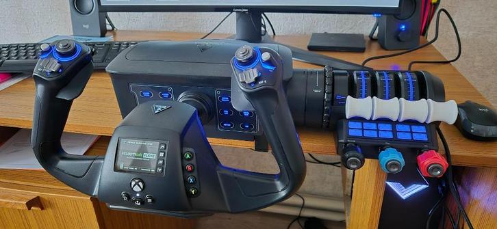 Microsoft flightsimulator software + hardware, Games en Spelcomputers, Games | Pc, Zo goed als nieuw, Racen en Vliegen, 1 speler