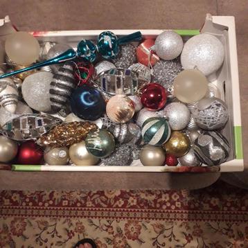 70 kerstballen + kerstpiek, Enlèvement, Comme neuf
