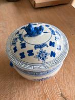 Pot décoratif bleu, Enlèvement