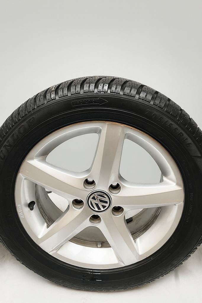 Volkswagen velgen met winterbanden 205/55 R16 – Dunlop SP, Auto-onderdelen, Banden en Velgen, Banden en Velgen, Winterbanden, 16 inch