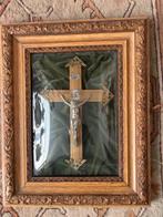 Kader met kruisbeeld, Ophalen