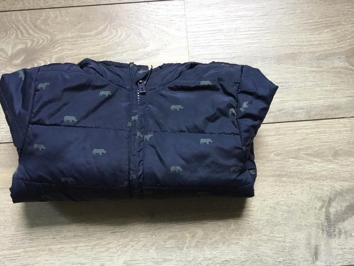 Donkerblauwe winterjas met fleece voering., Kinderen en Baby's, Kinderkleding | Maat 92, Zo goed als nieuw, Jongen, Jas, Ophalen of Verzenden