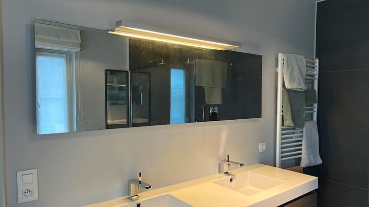 Miroir de salle de bain avec éclairage 180x56 cm, Maison & Meubles, Salle de bain | Meubles de Salle de bain, Comme neuf, Armoire à miroir