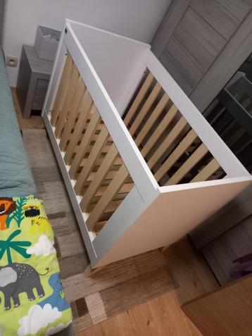 Babybed 120x60 inc lattenbodem met afneembare matrassenhoes beschikbaar voor biedingen