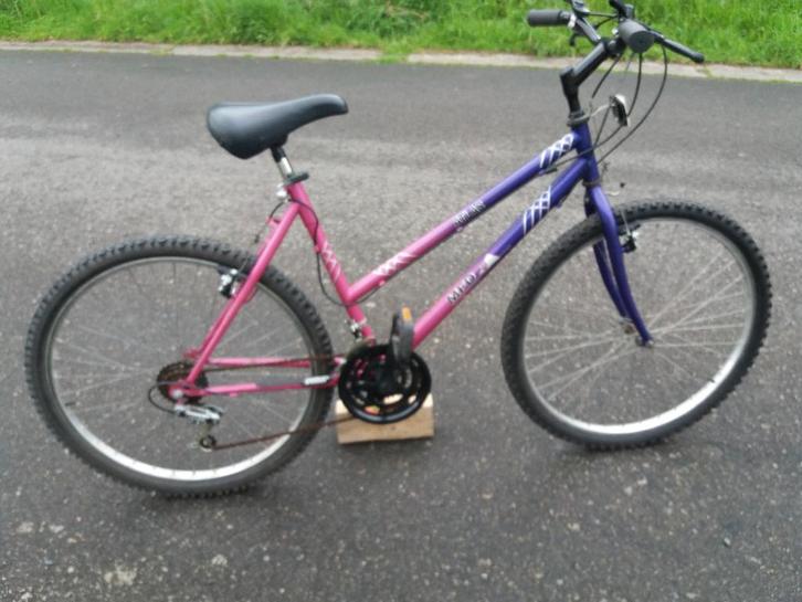 MOUNTAINBIKE VOOR DAMES 26" (18 VERSNELLINGEN), Fietsen en Brommers, Fietsen | Dames | Sportfietsen en Toerfietsen, Gebruikt, 15 tot 20 versnellingen