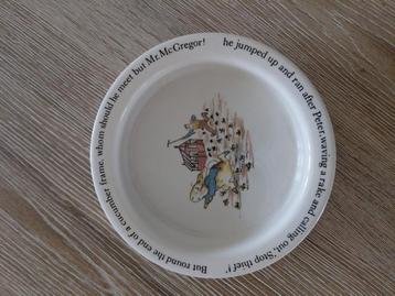 Peter rabbit bordje beschikbaar voor biedingen