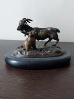 Een bronze geit met een haas 12cm lang en 9cm breed, Antiek en Kunst, Ophalen, Brons