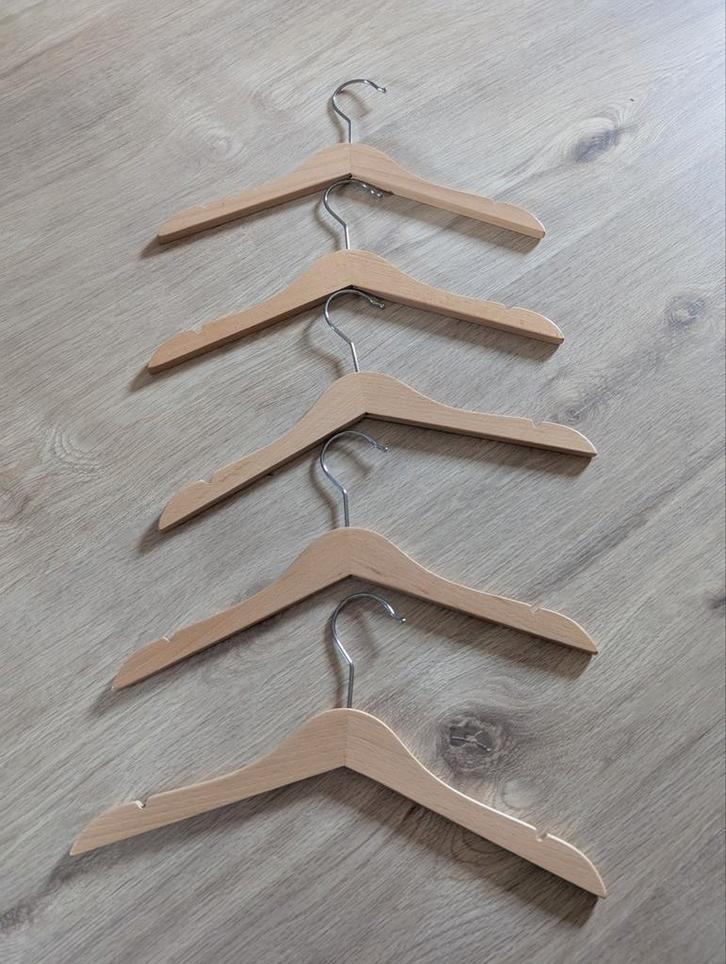 5 houten kleerhangers kapstokken, Kinderen en Baby's, Kinderspulletjes, Gebruikt, Ophalen of Verzenden