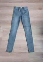 Grijze Jeans ONLY Sx32, Kleding | Dames, Spijkerbroeken en Jeans, Only, Ophalen of Verzenden, Zo goed als nieuw, W28 - W29 (confectie 36)