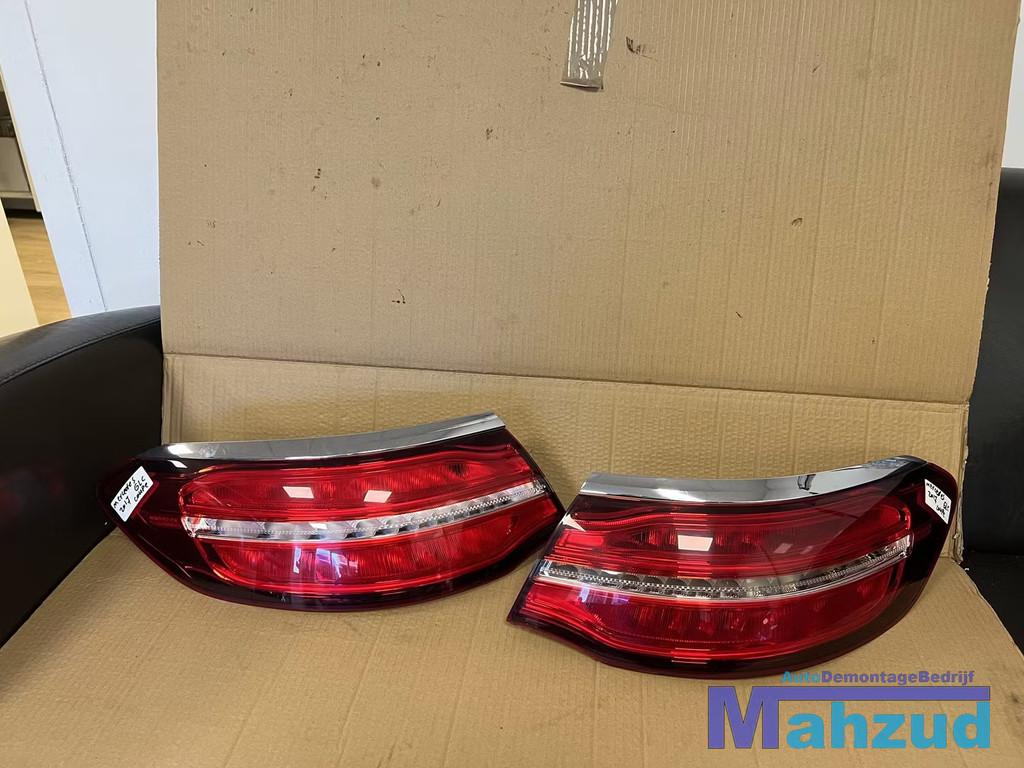 MERCEDES GLC COUPE C253 links rechts achterlicht led chrome, Mercedes-Benz AG, Mercedes-Benz, Utilisé, Mercedesstrasse 120
70372  Stuttgart, DE