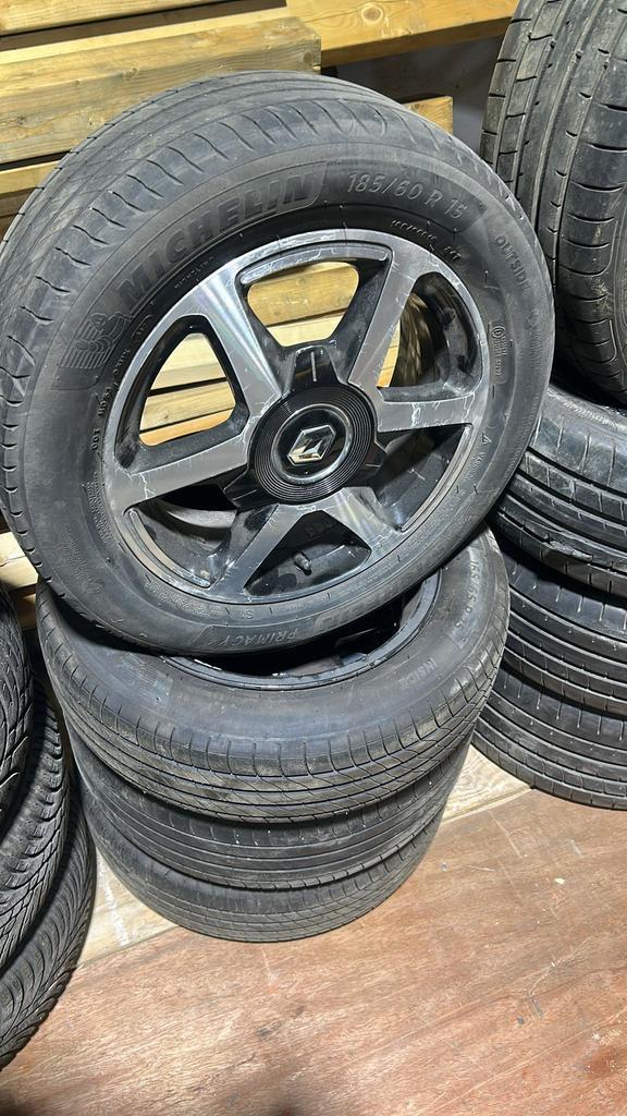 Renault BANDEN MET VELGEN, Autos : Pièces & Accessoires, Pneus & Jantes, Pneus et Jantes, Véhicule de tourisme, Utilisé, Enlèvement ou Envoi