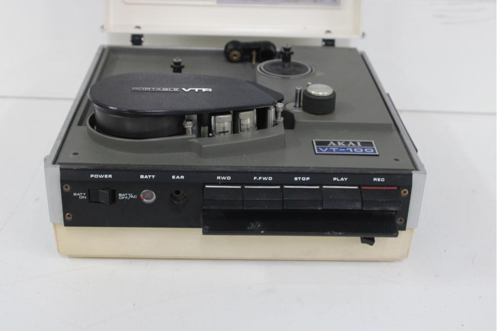 Vintage Draagbare AKAI Videocassetterecorder, Niet ingevuld, Niet ingevuld, Niet ingevuld