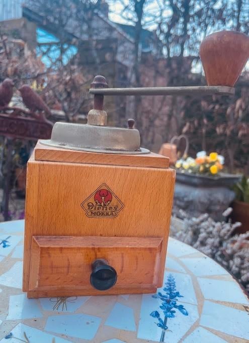 Antieke Dienes koffiemolen - Vintage houten handmolen, Antiek en Kunst, Ophalen