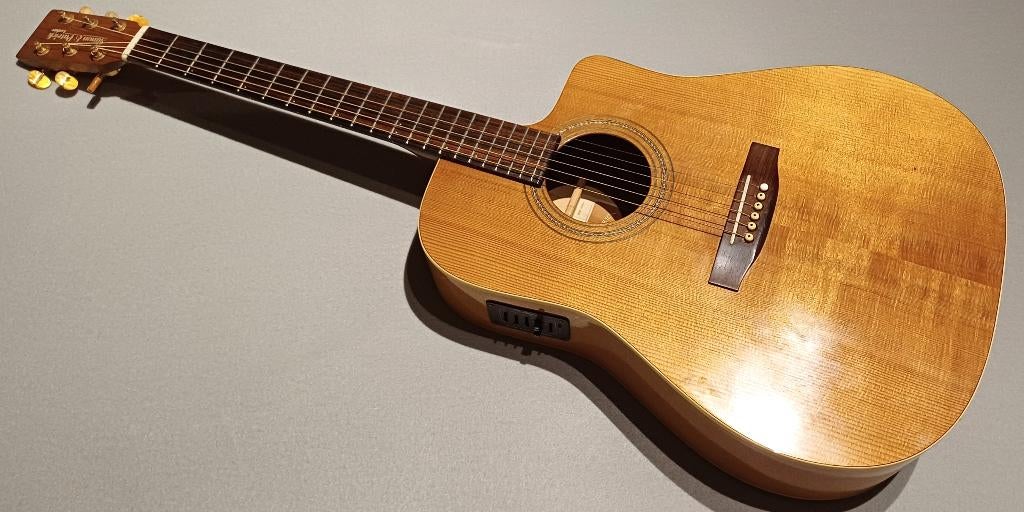 Simon & Patrick Showcase CW Flame Maple comme neuve, Enlèvement, Comme neuf, Guitare Western ou Guitare Folk, Avec valise