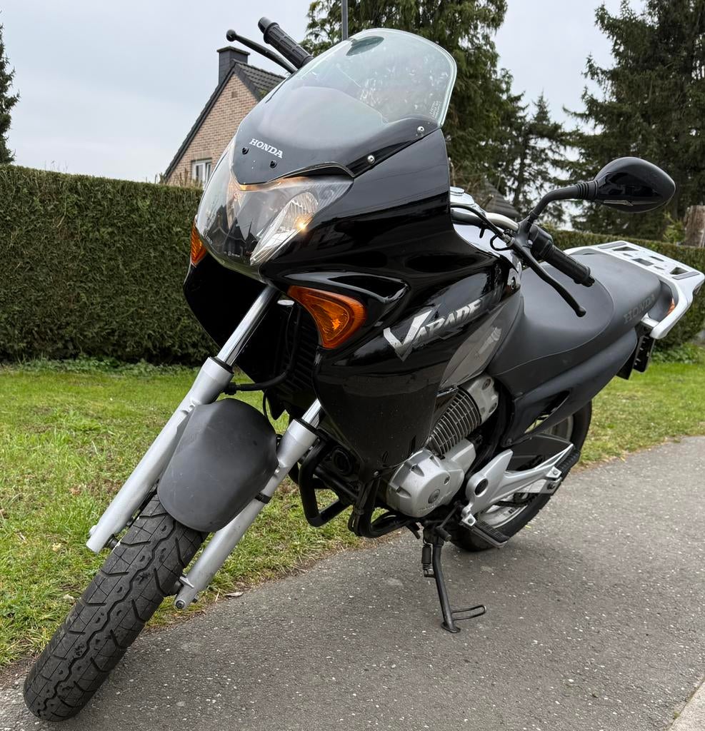 Honda XLV 125 Varadero, Motos, Motos | Honda, Tourisme, 2 cylindres, Particulier, 125 cm³