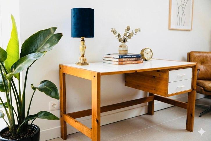 Uniek compact design bureau - Massief hout (hoogte = 69cm), Huis en Inrichting, Bureaus, Gebruikt, Bureau, Ophalen