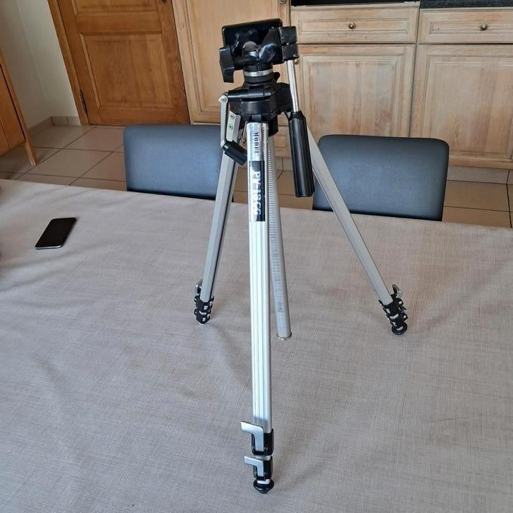 Statief, Audio, Tv en Foto, Fotografie | Statieven en Balhoofden, Ophalen of Verzenden, Gebruikt, Driepoot