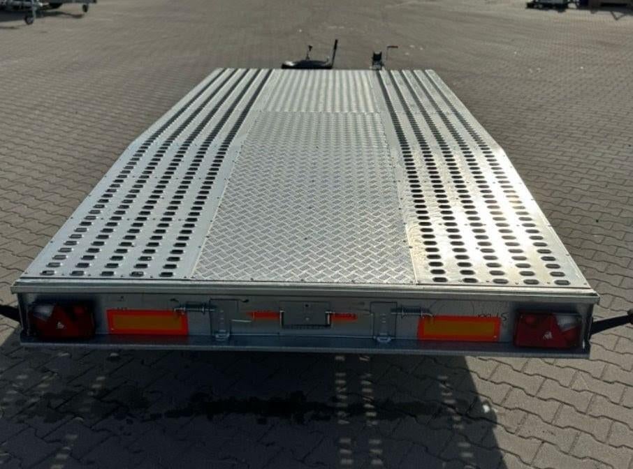 Nieuwe Autotransporter compleet uitgerust, Ophalen