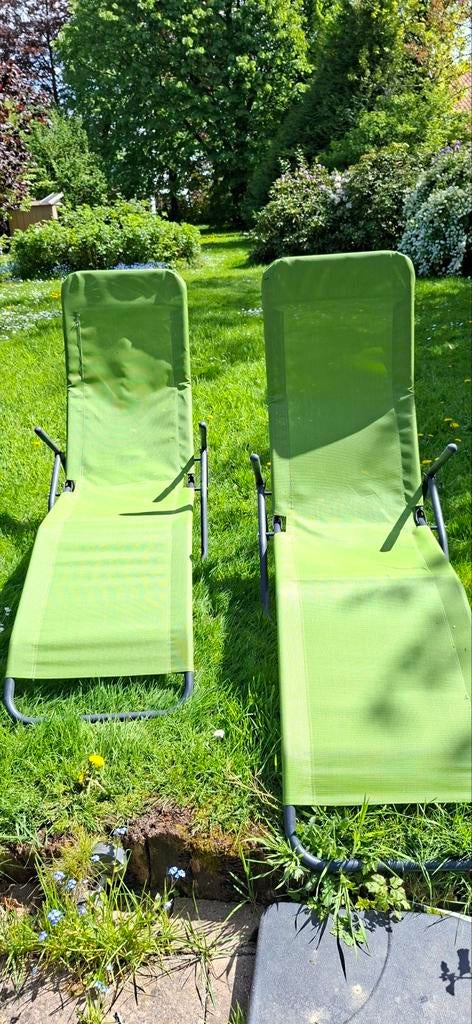 Chaises longues