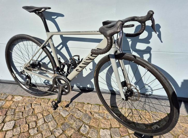 Canyon ultimate cf sl8 ultegra Di2 disc., Vélos & Vélomoteurs, Vélos | Vélos de course, Carbone, Enlèvement