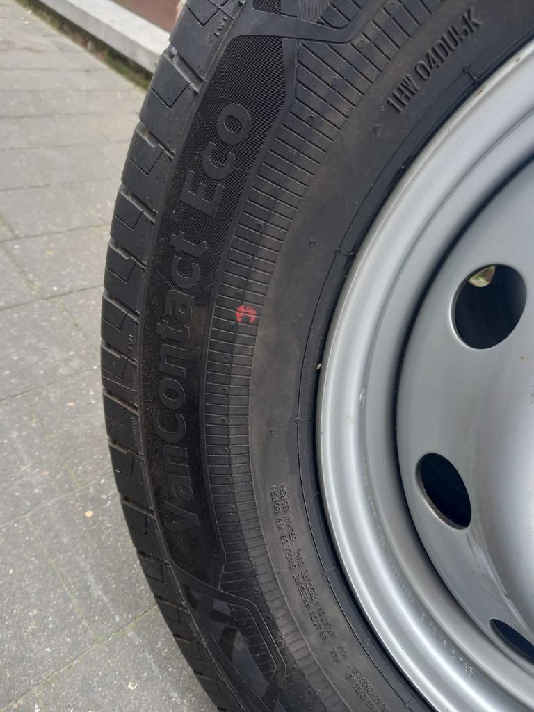 2 banden zo goed als nieuw, Ophalen, Zo goed als nieuw