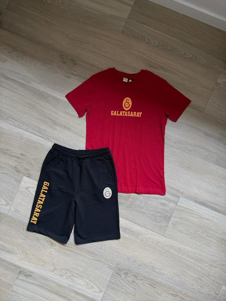 Officiële Galatasaray fan-set van T-shirt en korte broek, Kinderen en Baby's, Kinderkleding | Maat 152, Ophalen of Verzenden