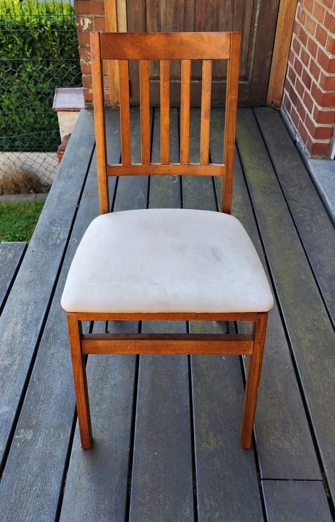 Chaises Pliantes en bois (Quantité X8 chaises), Brun, Enlèvement, Bois, Cinq, Six Chaises ou plus