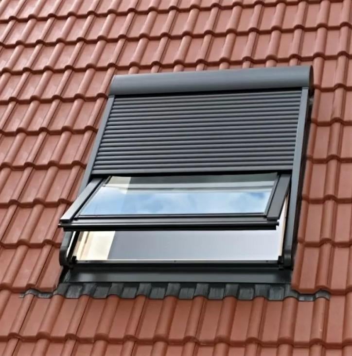 3x VELUX-ramen met elektrische rolluiken en gootstukken, Bricolage & Construction, Vitres, Châssis & Fenêtres, Neuf, Double vitrage