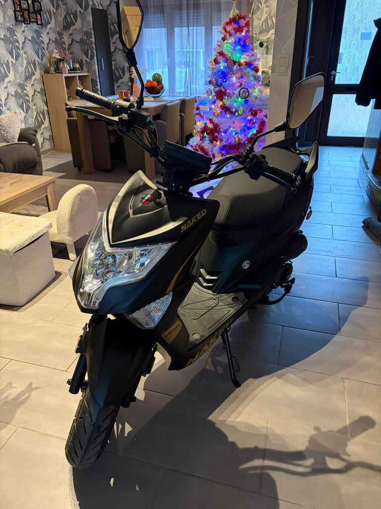 Gts enzo naked B klasse (400km), Ophalen, Zo goed als nieuw