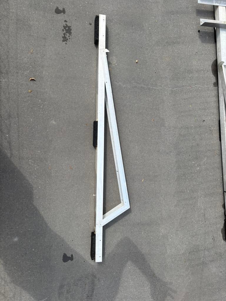 Onderconstructie zonnepanelen plat dak, Ophalen, Zo goed als nieuw