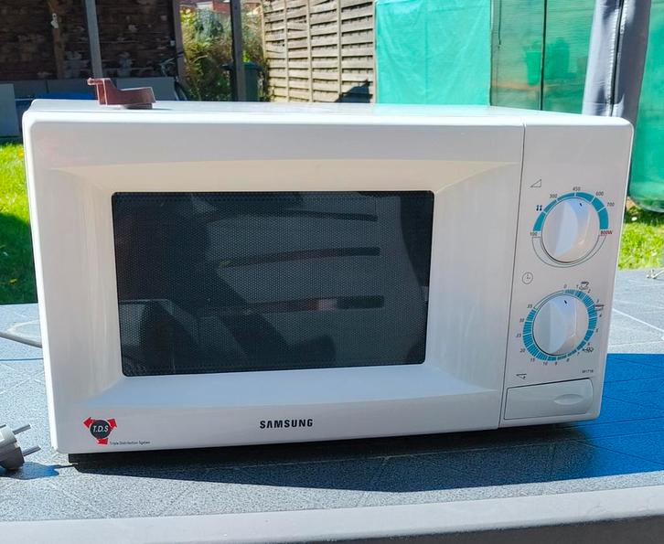 Samsung microgolf type M1716 – 800W, Elektronische apparatuur, Microgolfovens, Ophalen