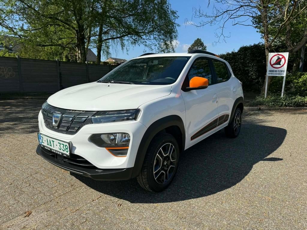 Dacia Spring 27.4 kWh Comfort Plus, Auto's, Zwart, 33 kW, Wit, Leder