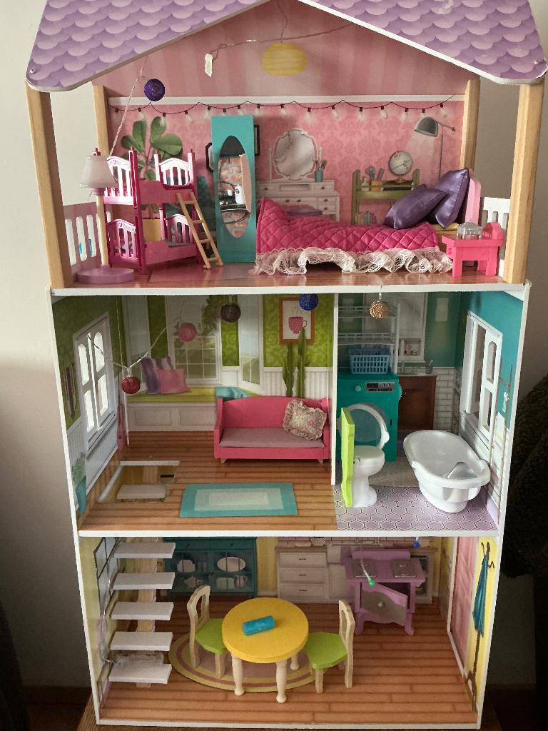 Groot barbie huis met meubels en verlichting, Ophalen, Zo goed als nieuw, Poppenhuis