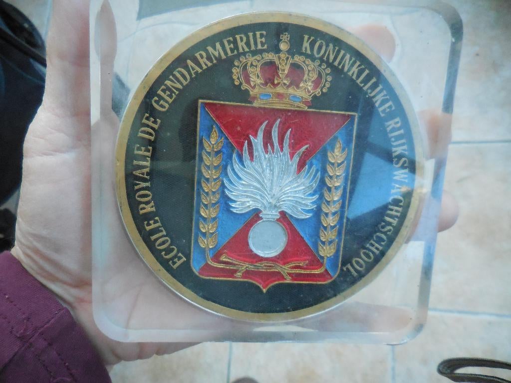 presse-papier école royale Gendarmerie belge, Collections, Objets militaires | Général, Enlèvement ou Envoi, Gendarmerie