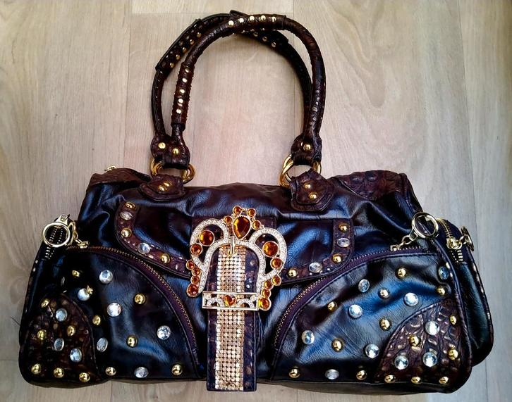 Handtas Angel Kiss donkerbruin studs en strass nieuw, Handtassen en Accessoires, Tassen | Damestassen, Nieuw, Handtas, Bruin, Ophalen of Verzenden