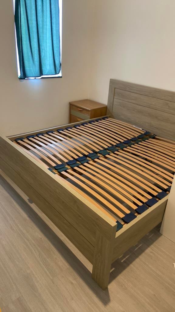 Bed 180 op200, Ophalen, Zo goed als nieuw