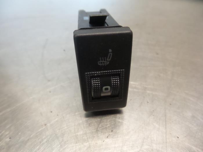 Commutateur chauffage siège d'un Audi A8 (A8 94-), Autos : Pièces & Accessoires, Habitacle & Garnissage, Audi, Utilisé, Enlèvement ou Envoi