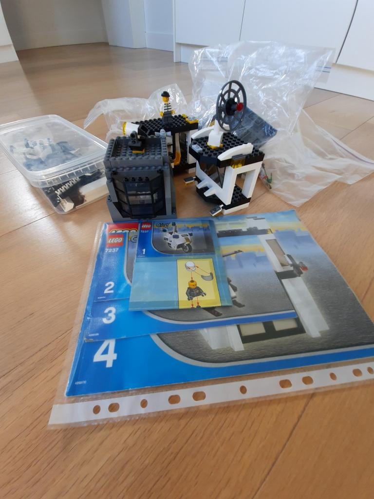 Politiekantoor Lego 7237, Ophalen