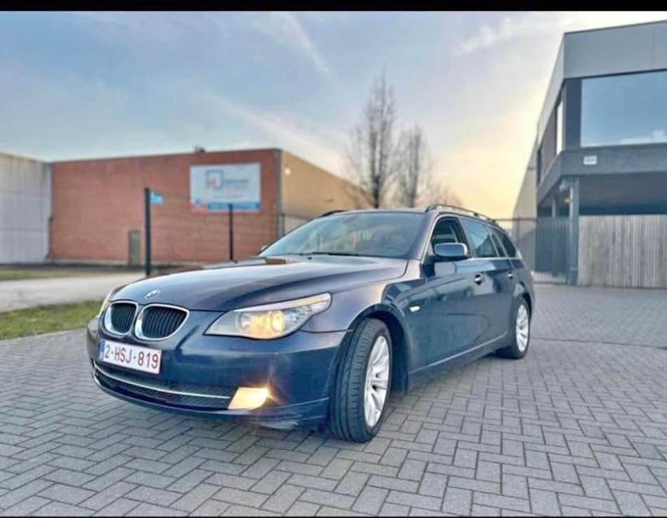 Bmw520 e61 2009 km 400000, Autos, BMW, Achat, Boîte manuelle, Autres couleurs, 5 portes