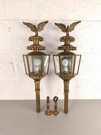 Duo grote koetslampen met adelaars, Enlèvement