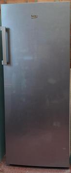 Propere vrijstaande koelkast Beko, Ophalen