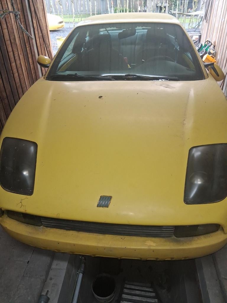 2 x gele fiat coupe 1.8, Voorwielaandrijving, Zwart, 4 cilinders, Handgeschakeld