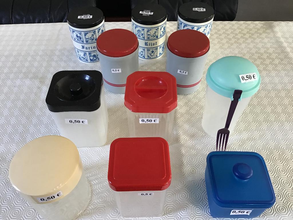 20 tal plastieken dozen met deksel aan 0,50 euro, Ophalen of Verzenden, Zo goed als nieuw