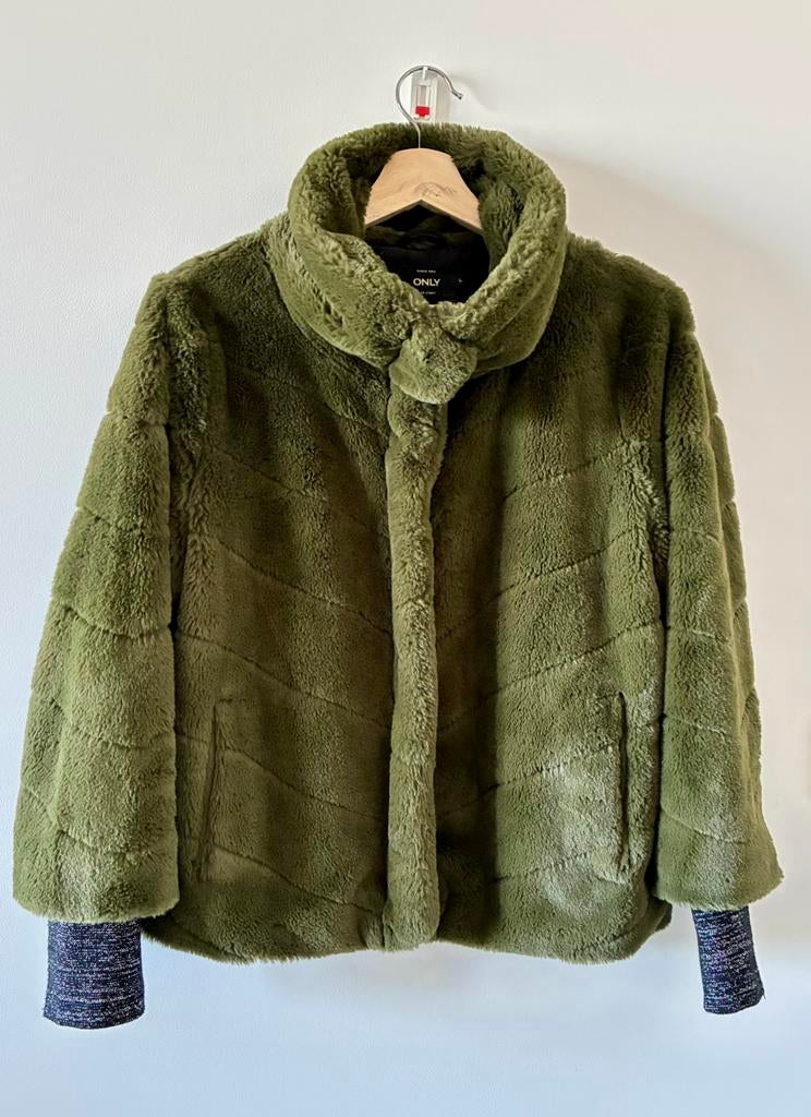 Olijfgroene zachte Only vest M, Kleding | Dames, Jasjes, Kostuums en Pakken, Maat 38/40 (M), Ophalen of Verzenden, Zo goed als nieuw