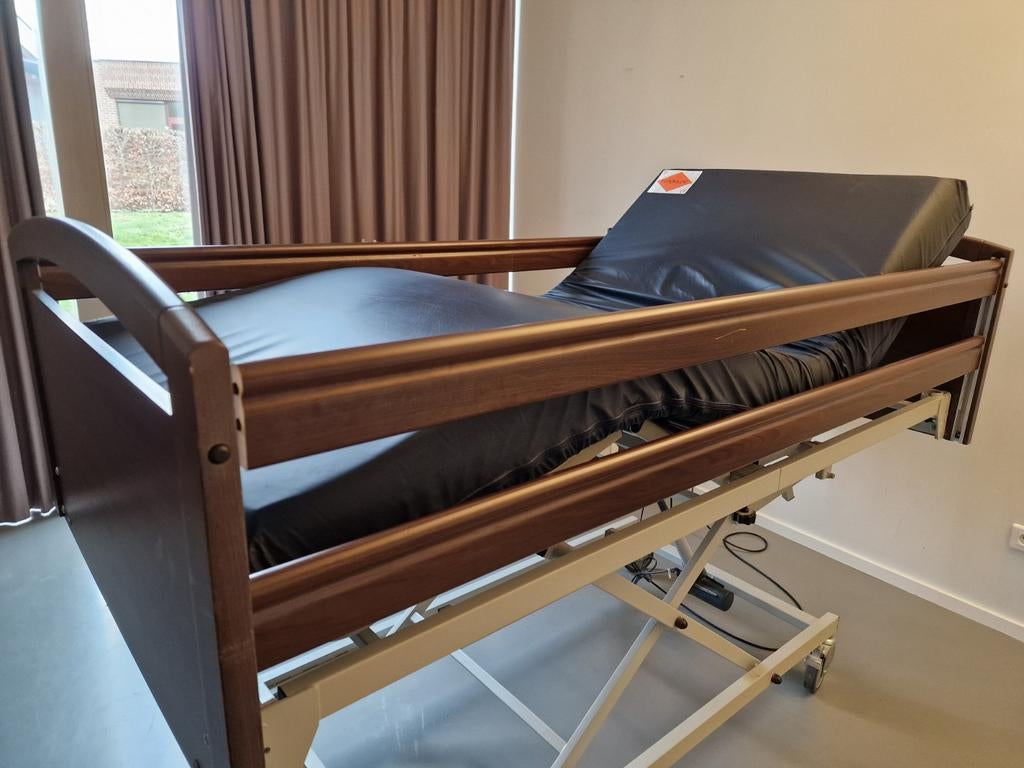 Elektrisch bed en afwasbare matras, Huis en Inrichting, Slaapkamer | Bedden, Ophalen