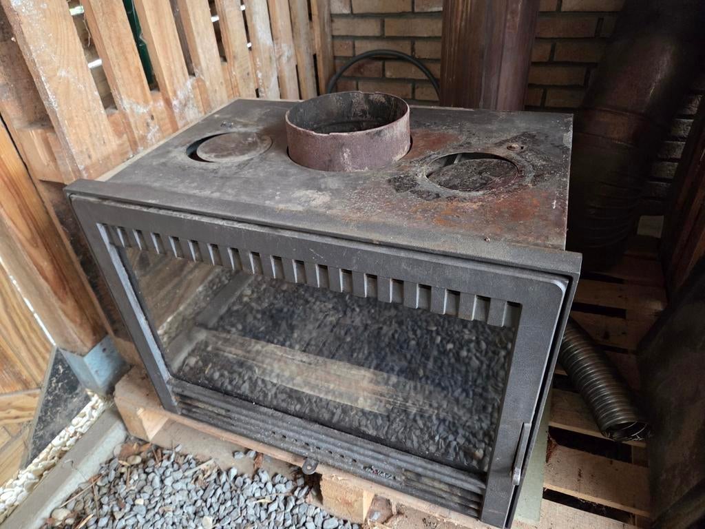 Feu cassette a bois presque 9 en très bon état. Deux vitesse, Enlèvement, Bois